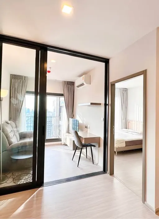 Photo 1 of listing DA-3368776: 1-bedroom condo (35 sq.m.) at Life Asoke Hype