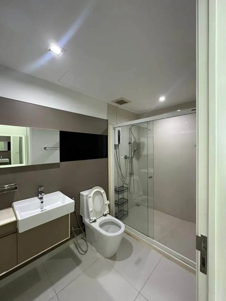 Photo 11 of listing DA-3369132: 2-bedroom condo (81 sq.m.) at The Room Sathorn-Taksin