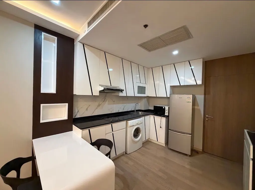 Photo 3 of listing DA-3369449: 1-bedroom condo (50 sq.m.) at Noble Refine Prompong