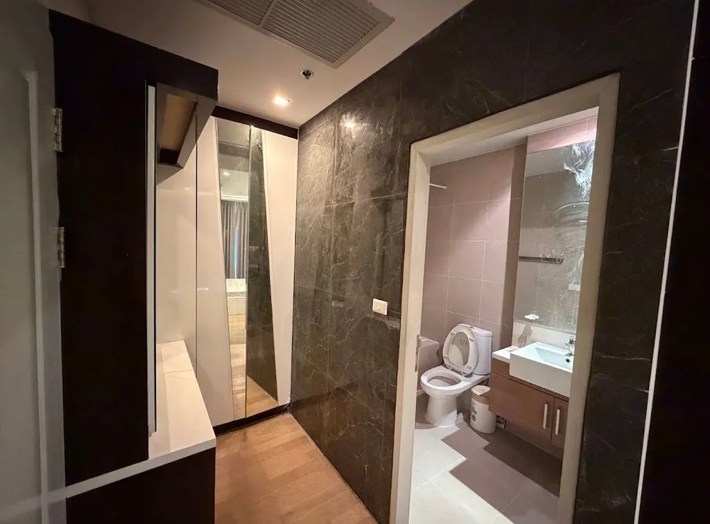 Photo 8 of listing DA-3369449: 1-bedroom condo (50 sq.m.) at Noble Refine Prompong