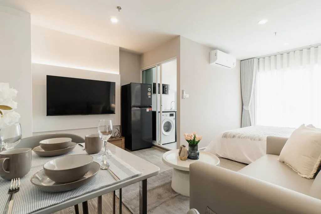 Living room (view 4) of the 1-bedroom condo (28 sq.m.) at Regent Home Bangna