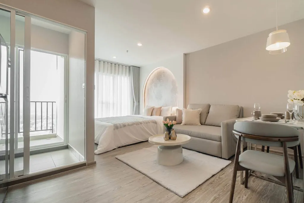 Living room (view 8) of the 1-bedroom condo (28 sq.m.) at Regent Home Bangna