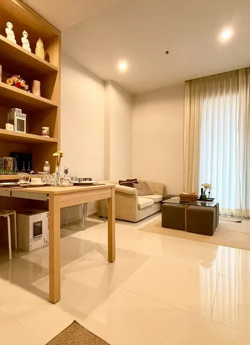 Living room of the 1-bedroom condo (37.4 sq.m.) at M Ladprao