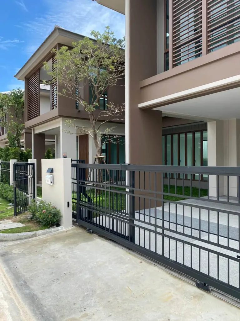 Photo 1 of listing DA-3370295: 4-bedroom house (300 sq.m.) at Burasiri Krungthep Kreetha