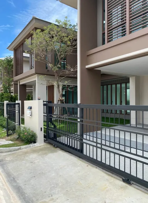 Photo 1 of listing DA-3370295: 4-bedroom house (300 sq.m.) at Burasiri Krungthep Kreetha