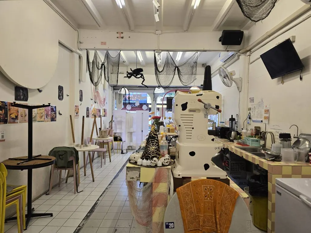 Photo 6 of listing DA-3371704: commercial building (shophouse) (168 sq.m.)