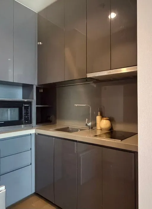 Photo 1 of listing DA-3372304: 1-bedroom condo (45 sq.m.) at The Diplomat Sathorn