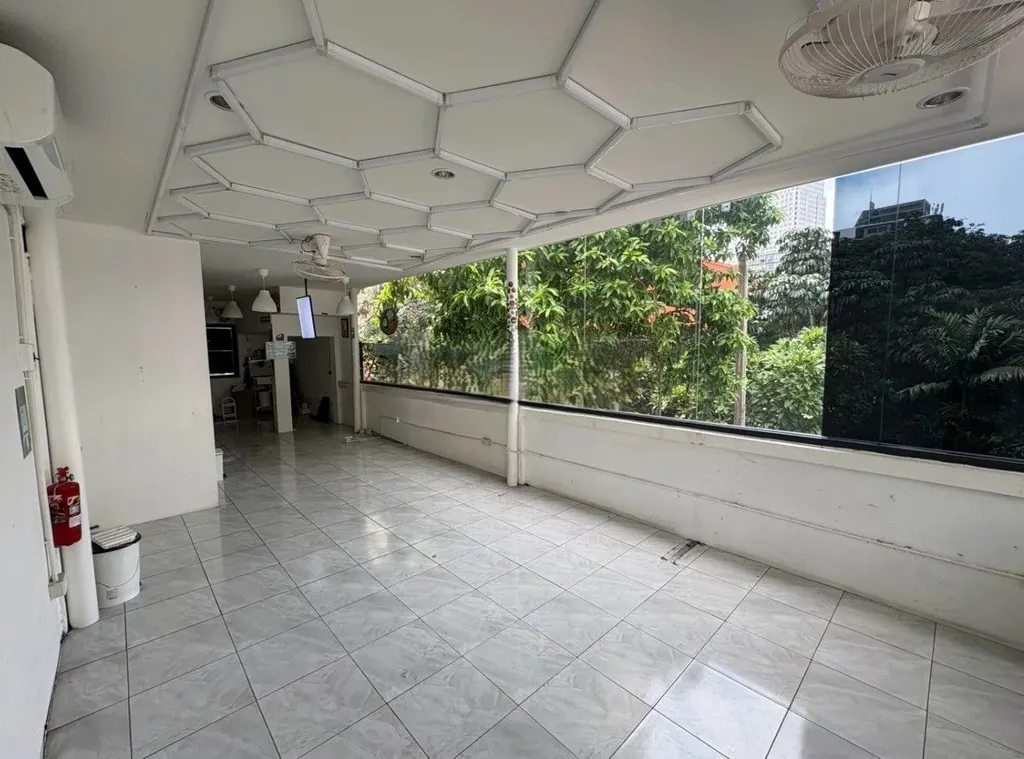 Photo 1 of listing DA-3372807: commercial building (shophouse) (40 sq.m.) in Phrom Phong