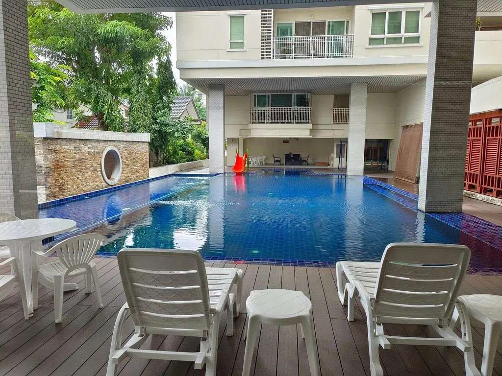 Baan Siri Sathorn Condominium ရှိ ဘုံရေကူးကန်