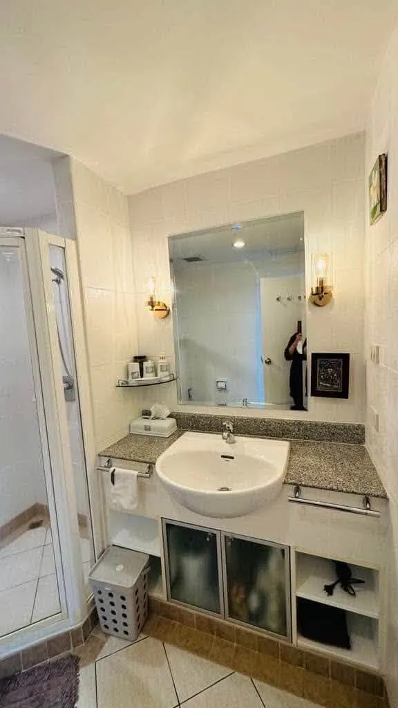 Baan Siri Sathorn Condominium ရှိ အိပ်ခန်း 1 ခန်းပါ ကွန်ဒို (37 စတုရန်းမီတာ) ၏ ရေချိုးခန်း