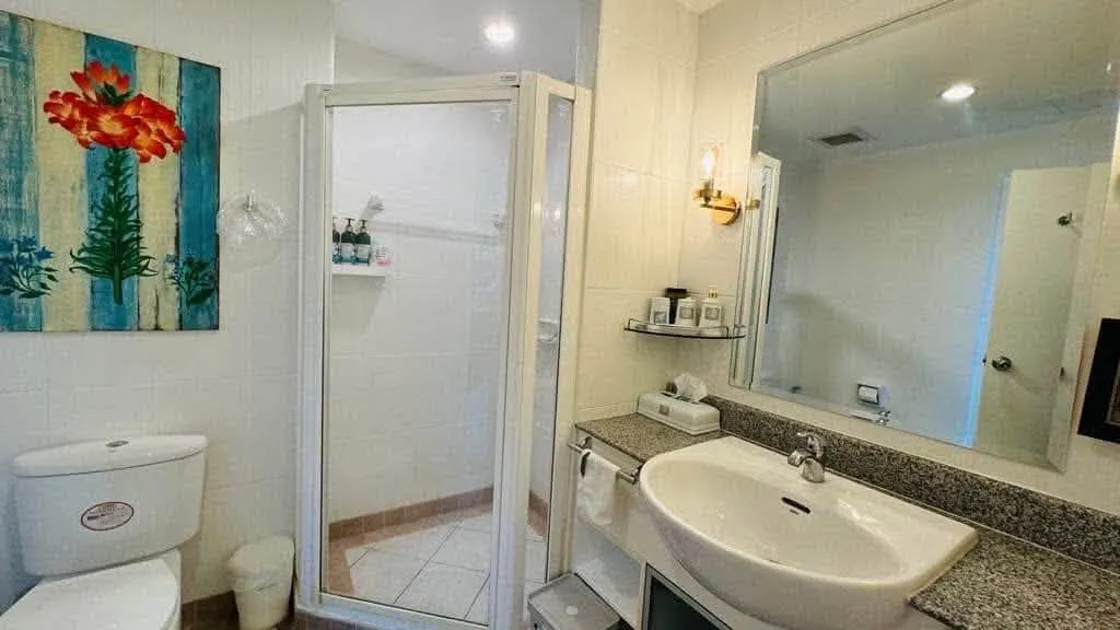 Baan Siri Sathorn Condominium ရှိ အိပ်ခန်း 1 ခန်းပါ ကွန်ဒို (37 စတုရန်းမီတာ) ၏ ရေချိုးခန်း (မြင်ကွင်း 2)