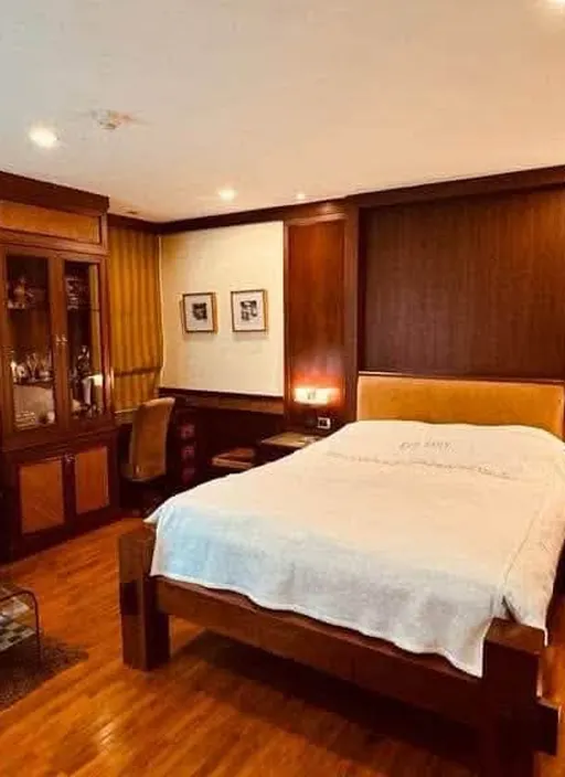 Bedroom of the 1-bedroom condo (37 sq.m.) at Baan Siri Sathorn Condominium