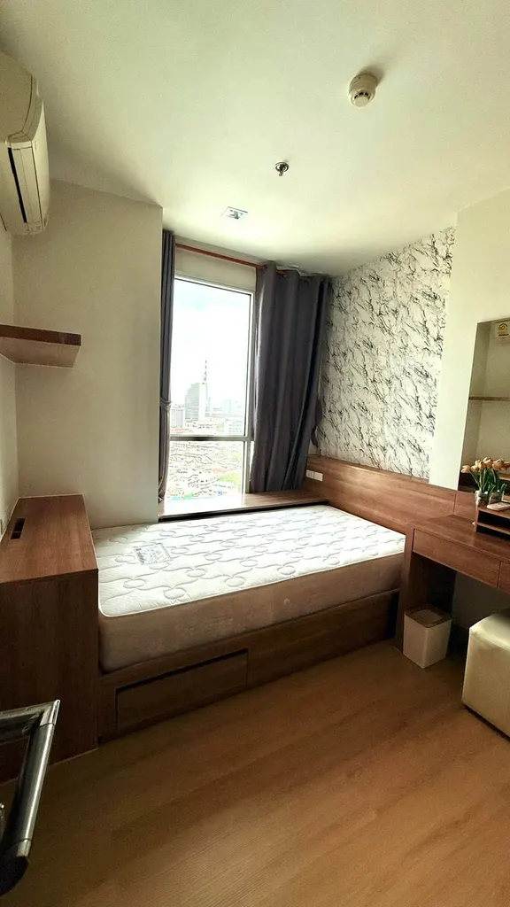 Bedroom (view 2) of the 2-bedroom condo (68 sq.m.) at Rhythm Sathorn