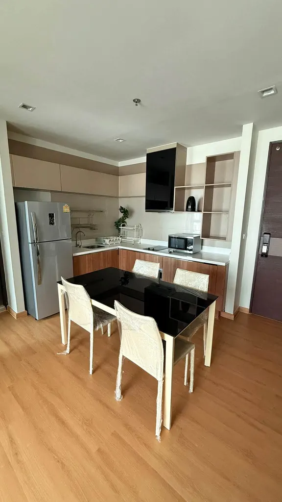 Kitchen of the 2-bedroom condo (68 sq.m.) at Rhythm Sathorn