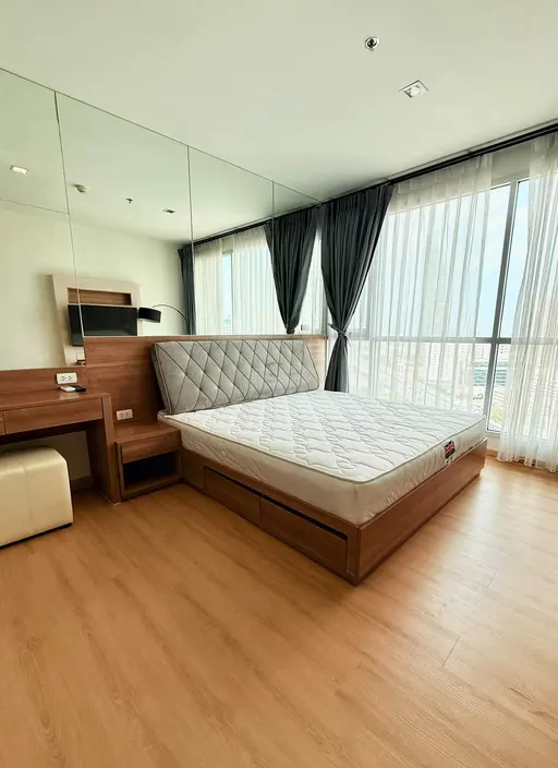 Bedroom of the 2-bedroom condo (68 sq.m.) at Rhythm Sathorn