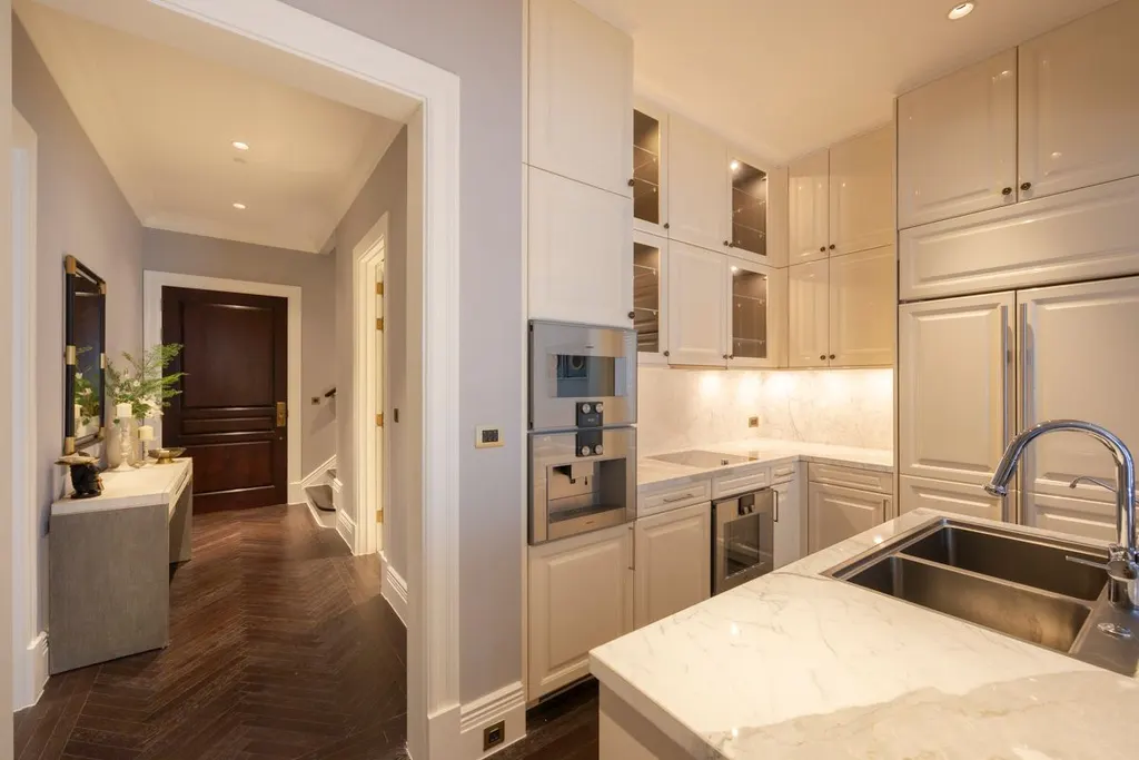 Photo 8 of listing DA-3373336: 3-bedroom condo (245 sq.m.) at 98 Wireless