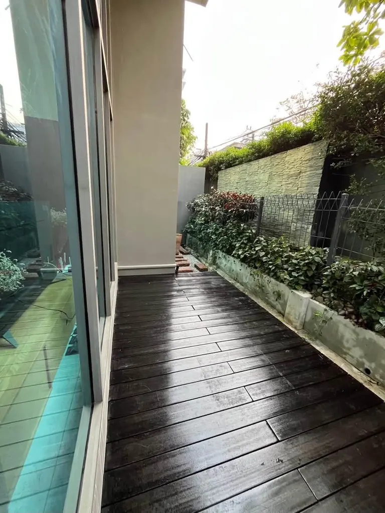 Balcony of the 3-bedroom condo (136.38 sq.m.) at Siamese Thirty Nine