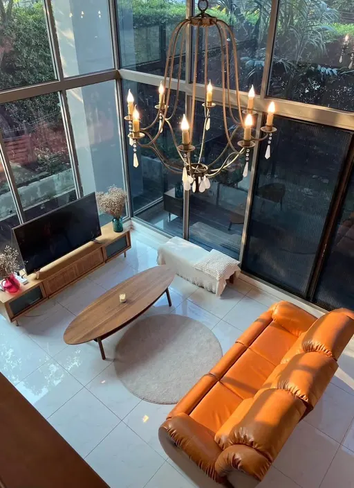 Living room of the 3-bedroom condo (136.38 sq.m.) at Siamese Thirty Nine