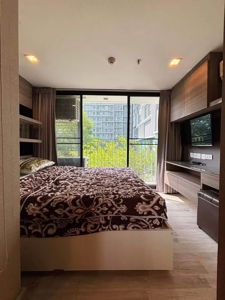 Chambre (vue 2) du condo de 1 chambre(s) (43 m²) à Ideo Mobi Sukhumvit 81