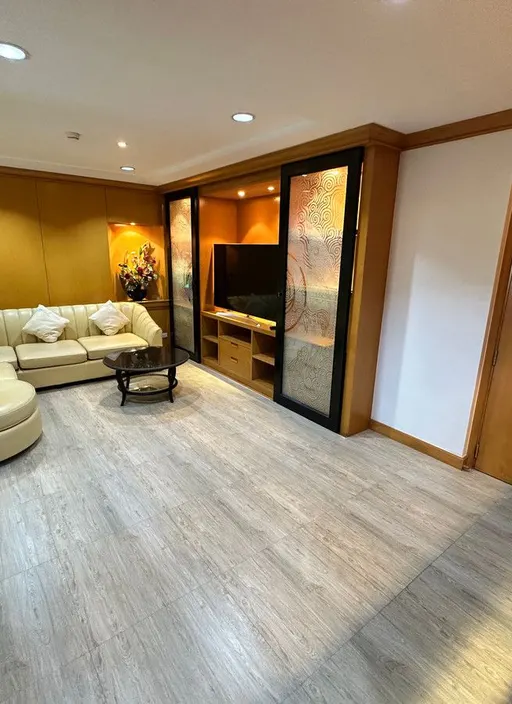 Photo 1 of listing DA-3374602: 3-bedroom condo (163 sq.m.) at Siphaya River View Condominium