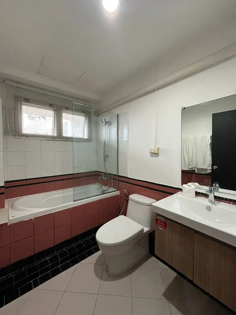 Photo 8 de l'annonce DA-3374963 : appartement de 1 chambres (80 m²) au Charktip Court