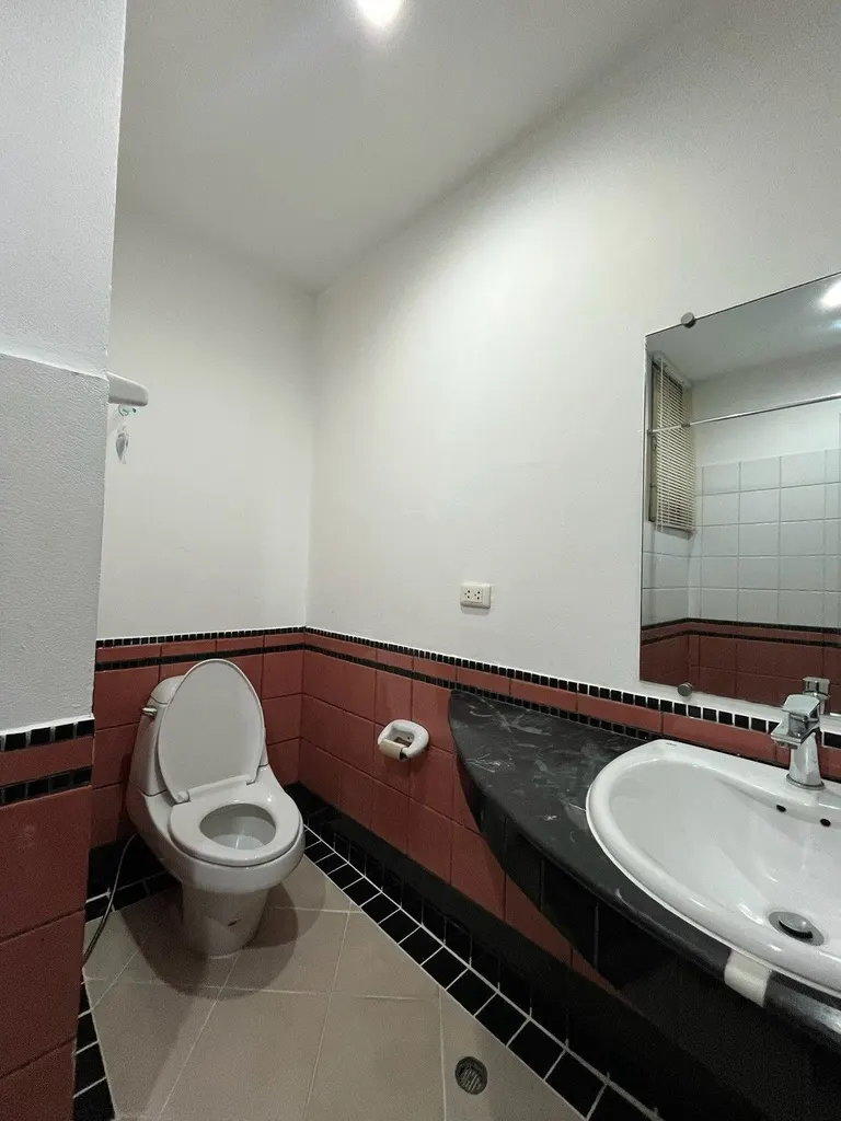 Photo 5 de l'annonce DA-3374966 : appartement de 3 chambres (200 m²) au Charktip Court