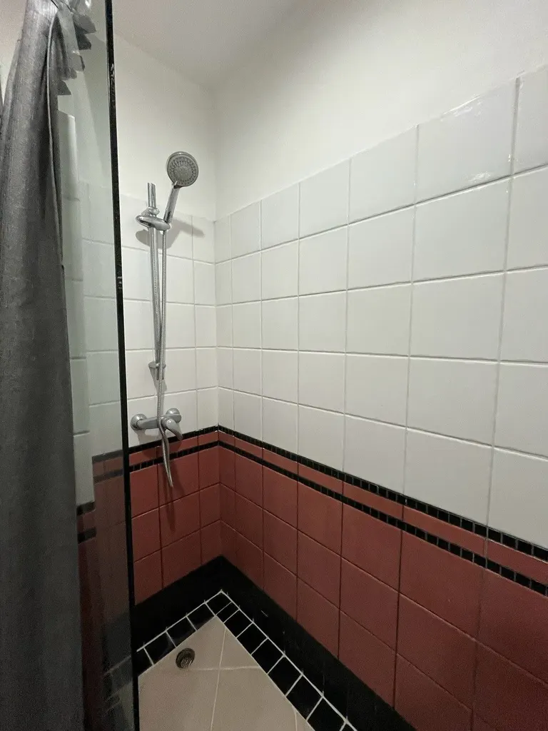 Photo 6 de l'annonce DA-3374966 : appartement de 3 chambres (200 m²) au Charktip Court