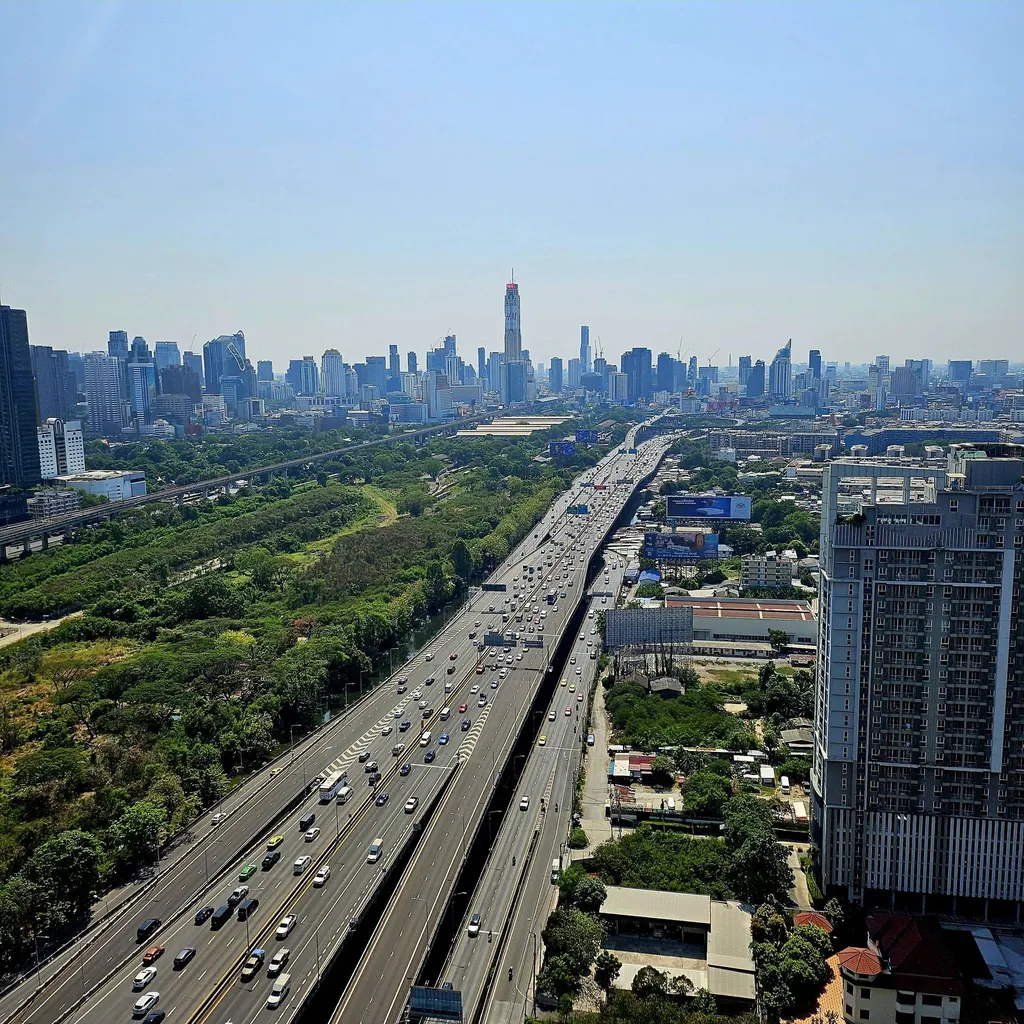 Photo 8 of listing DA-3375076: 1-bedroom condo (27 sq.m.) at Life Asoke Hype