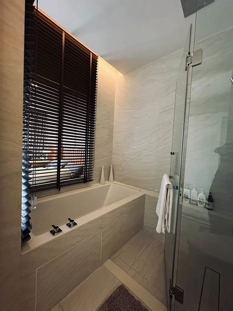 Photo 18 of listing DA-3375123: 1-bedroom condo (54 sq.m.) at The Strand Thonglor
