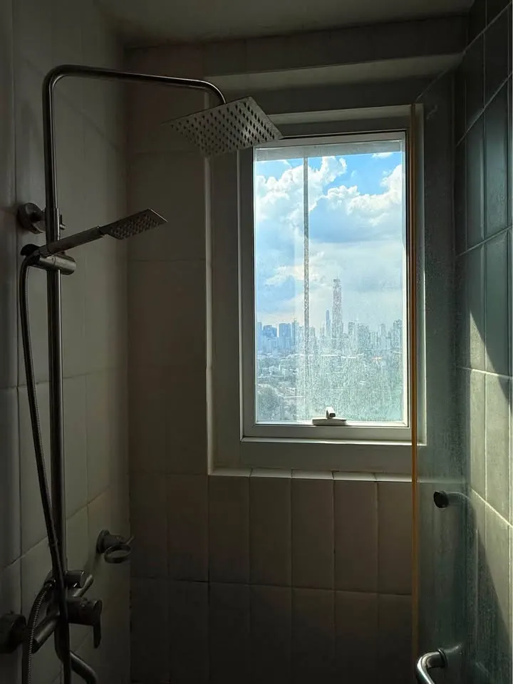 Salle de bains (vue 3) de l'appartement 2 chambre(s) (75 m²) à Circle Condominium