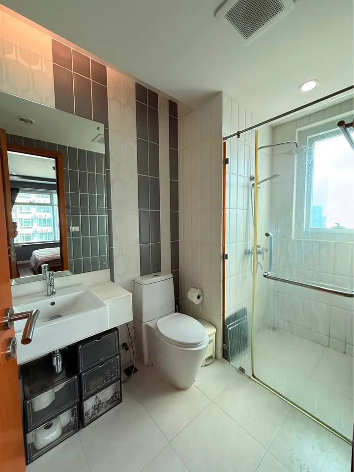 Salle de bains (vue 5) de l'appartement 2 chambre(s) (75 m²) à Circle Condominium