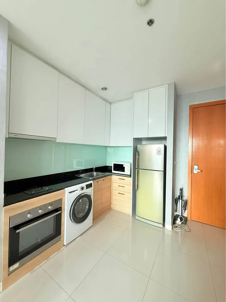 Cuisine (vue 3) de l'appartement 2 chambre(s) (75 m²) à Circle Condominium