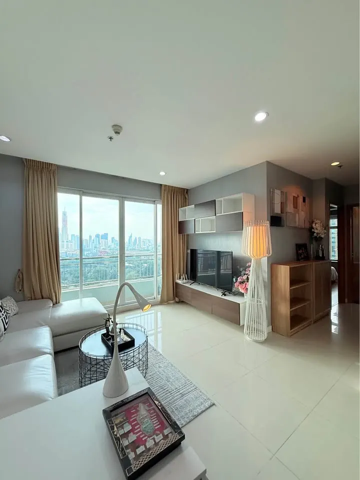 Séjour (vue 9) du condo de 2 chambres (75 m²) au Circle Condominium
