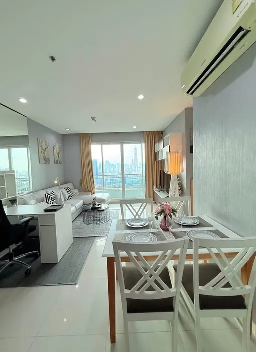 Living room of the 2-bedroom condo (75 sq.m.) at Circle Condominium
