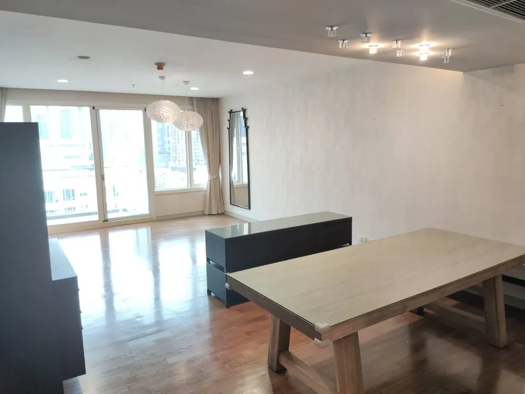 Photo 1 of listing DA-3377650: 3-bedroom condo (145.56 sq.m.) at Baan Siri 24