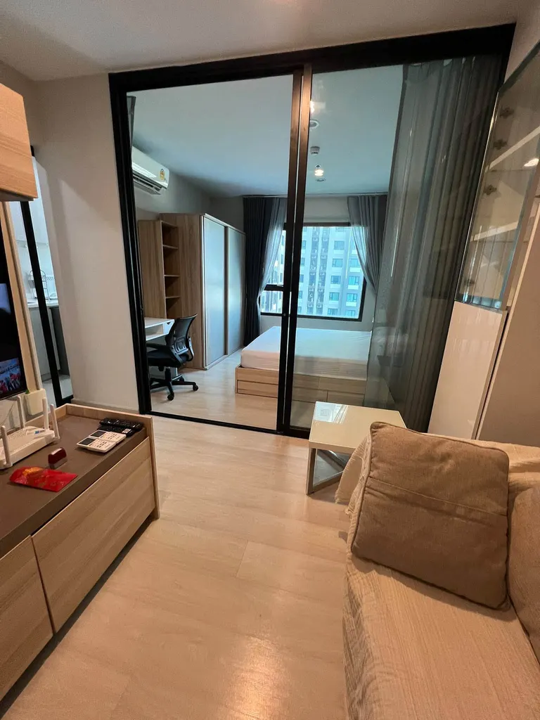 Photo 1 of listing DA-3377651: 1-bedroom condo (30 sq.m.) at Life Asoke