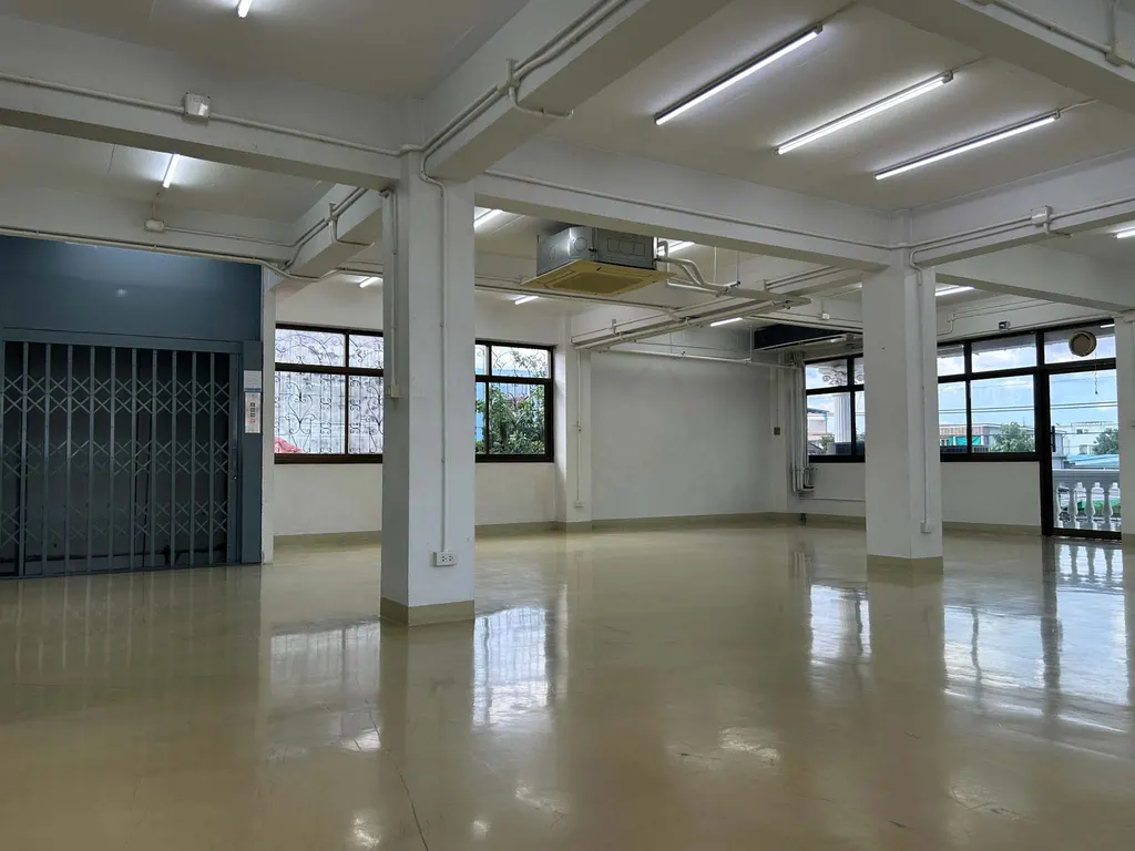 Photo 2 de l'annonce DA-3380355 : local commercial (shophouse) (675 m²)