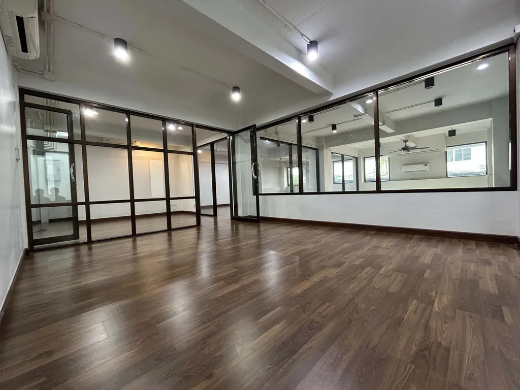Photo 4 de l'annonce DA-3380355 : local commercial (shophouse) (675 m²)