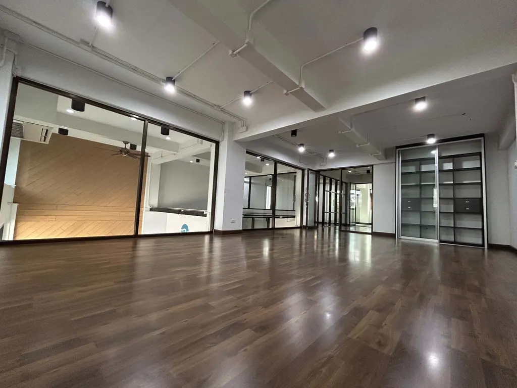 Photo 5 de l'annonce DA-3380355 : local commercial (shophouse) (675 m²)