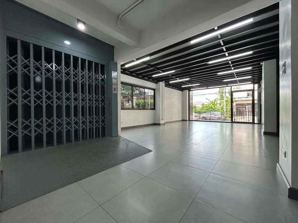 Photo 6 de l'annonce DA-3380355 : local commercial (shophouse) (675 m²)