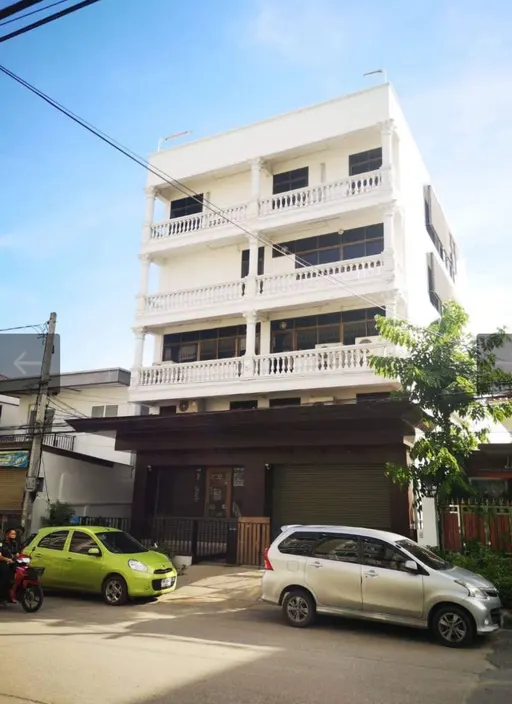 Photo 1 of listing DA-3380355: commercial building (shophouse) (675 sq.m.)