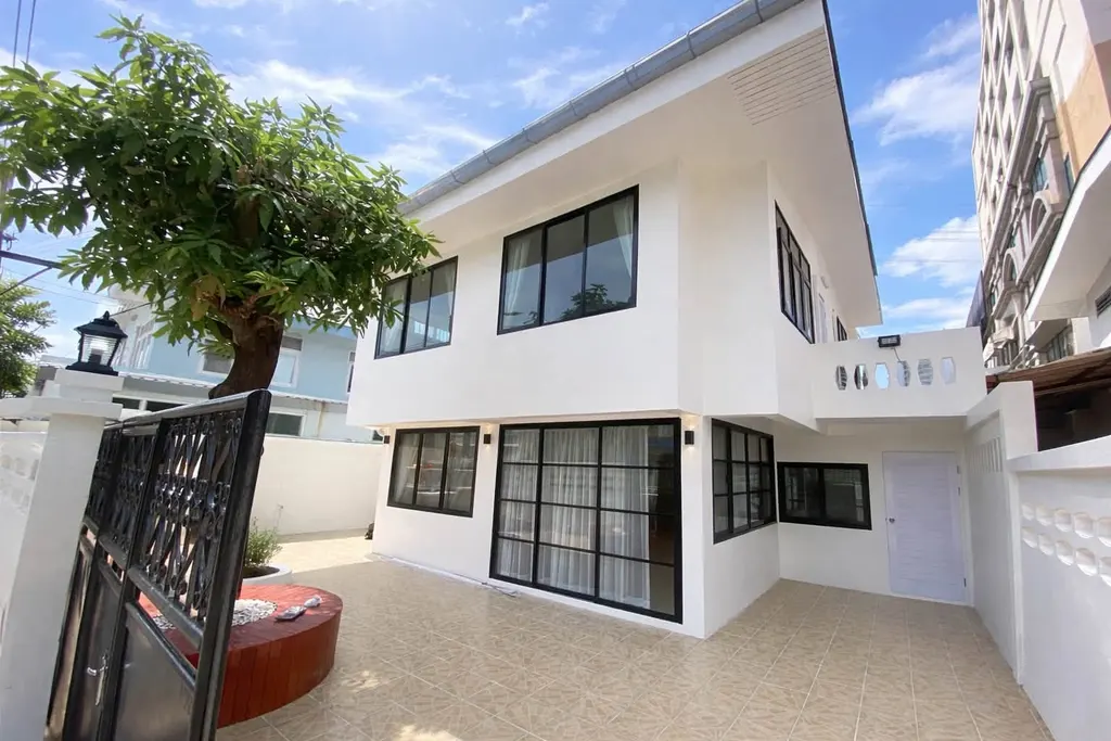 Photo 2 of listing DA-3381663: 5-bedroom house (300 sq.m.)