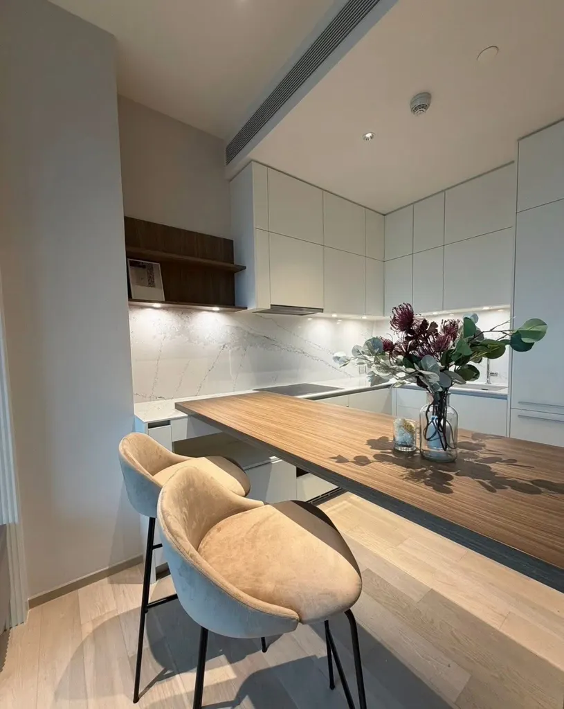 Cocina del apartamento de 1 dormitorio (51.6 m²) en EI8HTEEN SEVEN - One Bangkok
