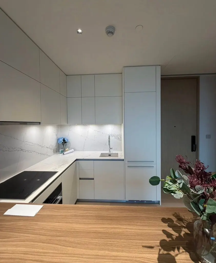Cocina (vista 3) del apartamento de 1 dormitorios (51.6 m²) en EI8HTEEN SEVEN - One Bangkok