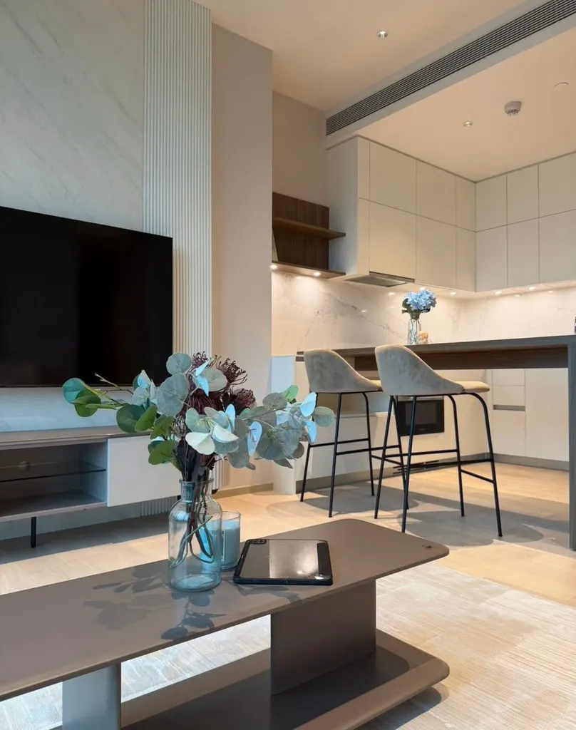 Sala de estar (vista 2) del apartamento de 1 dormitorios (51.6 m²) en EI8HTEEN SEVEN - One Bangkok
