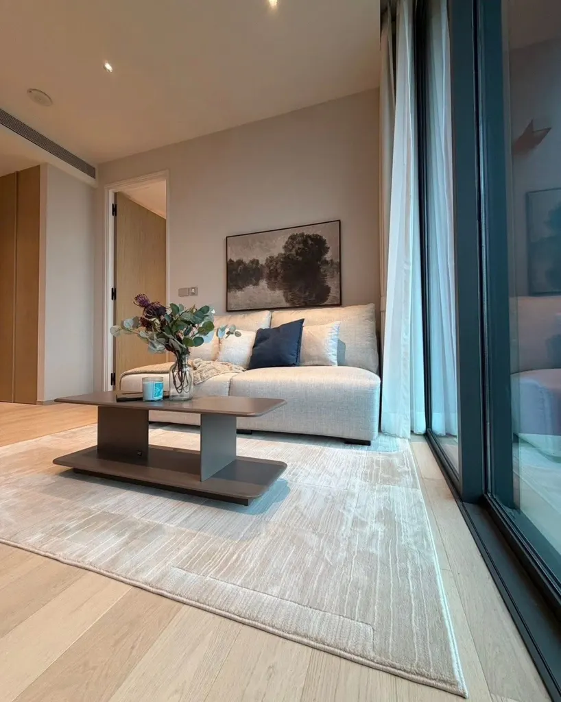 Sala de estar (vista 4) del apartamento de 1 dormitorios (51.6 m²) en EI8HTEEN SEVEN - One Bangkok