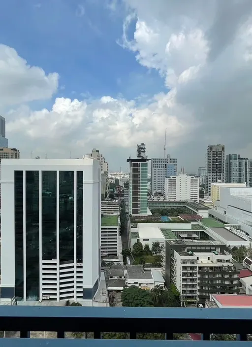 Photo 1 of listing DA-3384596: 1-bedroom condo (42 sq.m.) at XT Phayathai