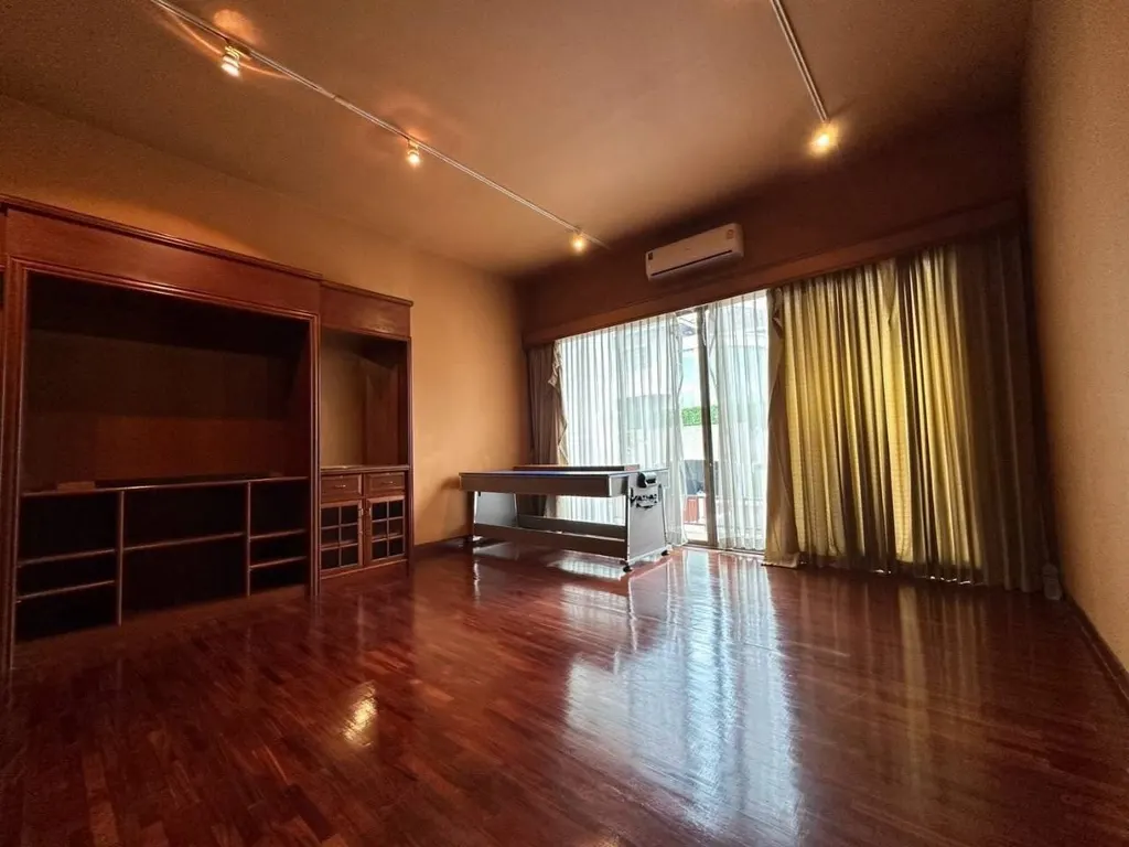 Photo 3 of listing DA-3386490: 5-bedroom townhouse (550 sq.m.) in Phrom Phong