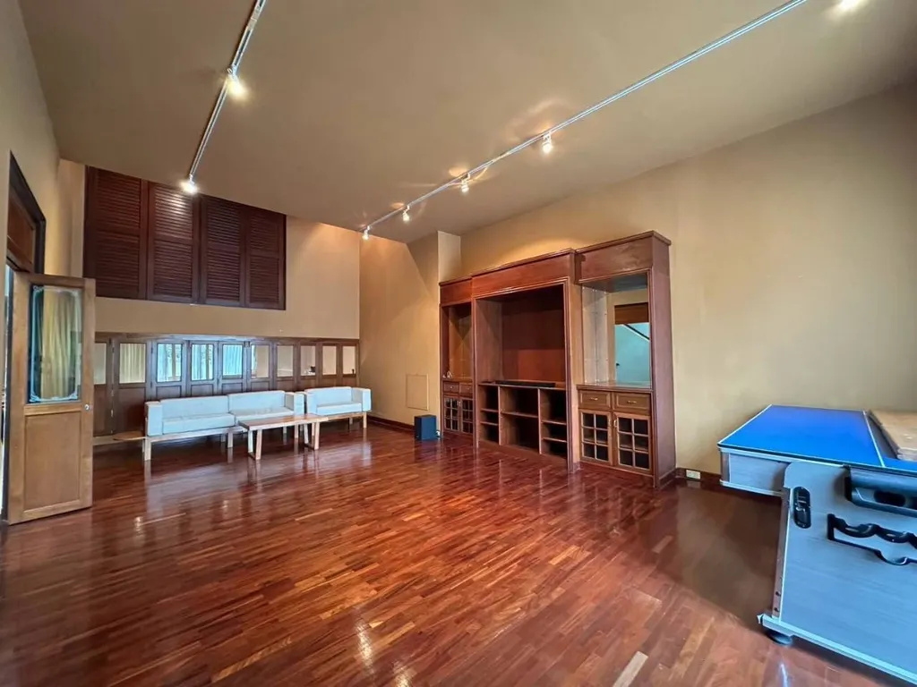 Photo 4 of listing DA-3386490: 5-bedroom townhouse (550 sq.m.) in Phrom Phong