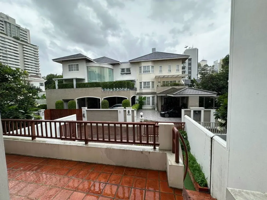Photo 6 of listing DA-3386490: 5-bedroom townhouse (550 sq.m.) in Phrom Phong